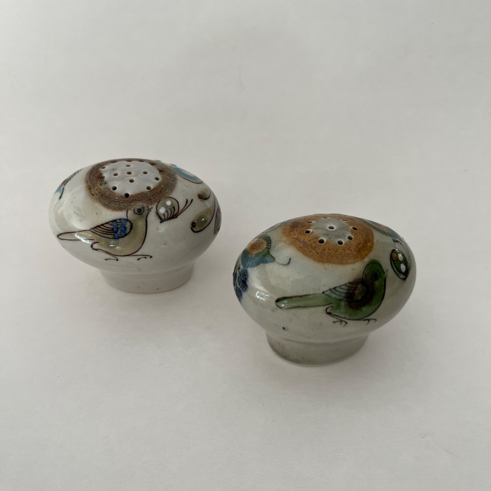 CERAMIC SALT AND PEPPER SHAKERS - Picture 2 of 3